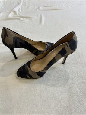 Jessica Simpson Camo Pointed Toe Pumps - Camo